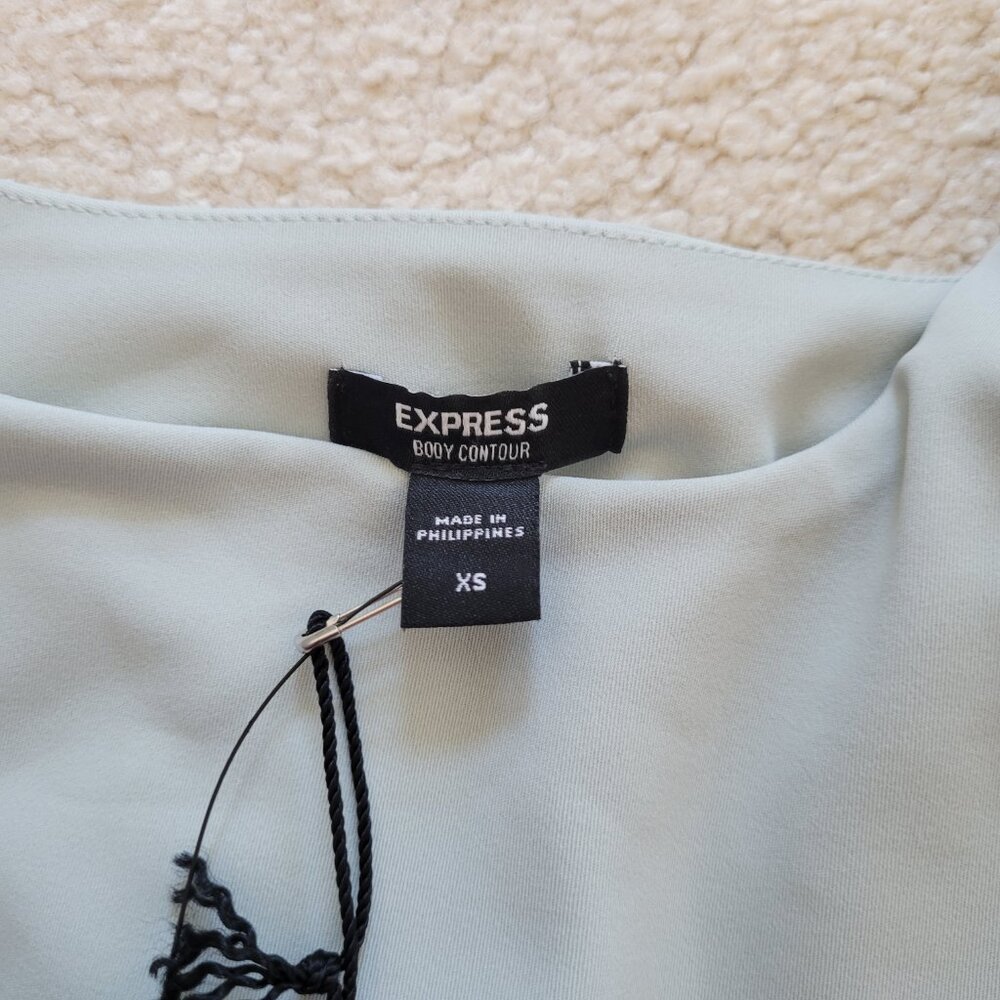 NWT EXPRESS - Body Contour High Compression Square Neck Cropped Tank (Size XS) - Picture 5 of 6